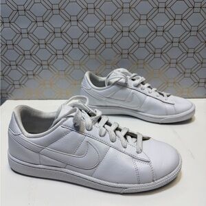 Nike White Leather women Sneakers size 7